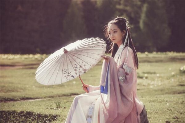 属木的女人戴什么最好